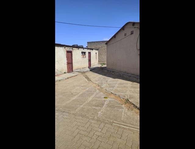 2 BEDROOM HOUSE FOR SALE IN TLHABANE
